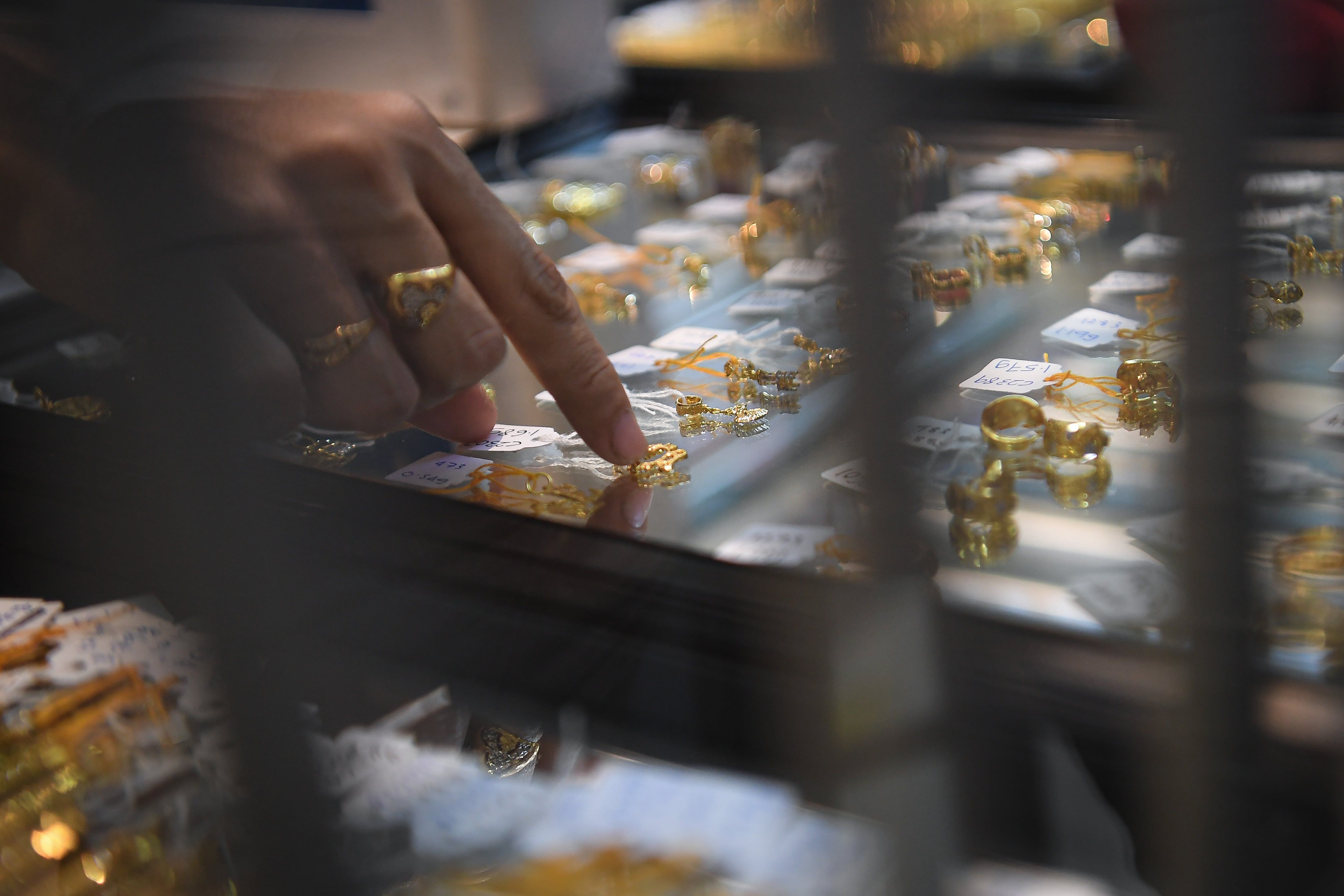 Harga emas susut lebih 10 peratus, kejatuhan hanya sementara - Pakar