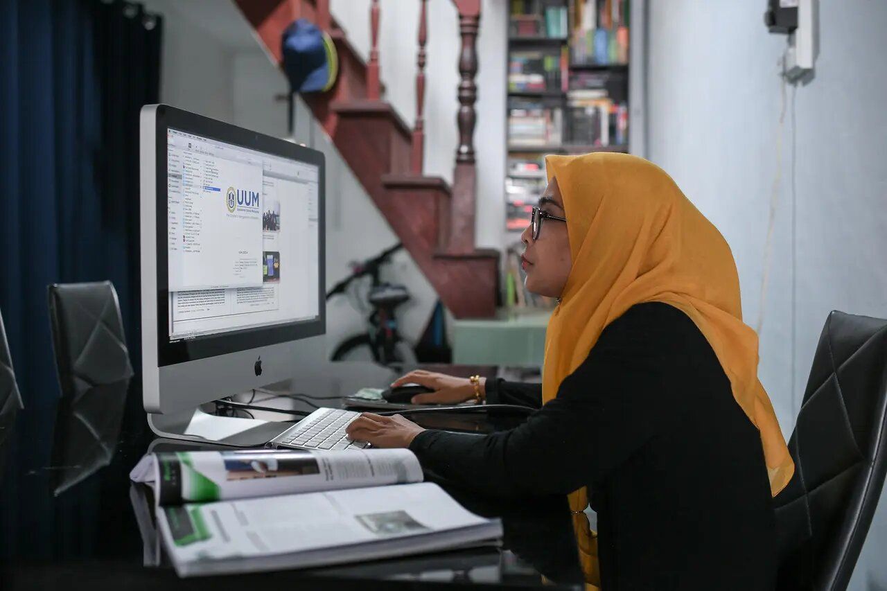 Penjawat awam boleh kerja dari rumah secara berperingkat - PM