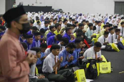 Kerajaan teliti pemberian elaun kepada pelajar tingkatan enam - PM Anwar