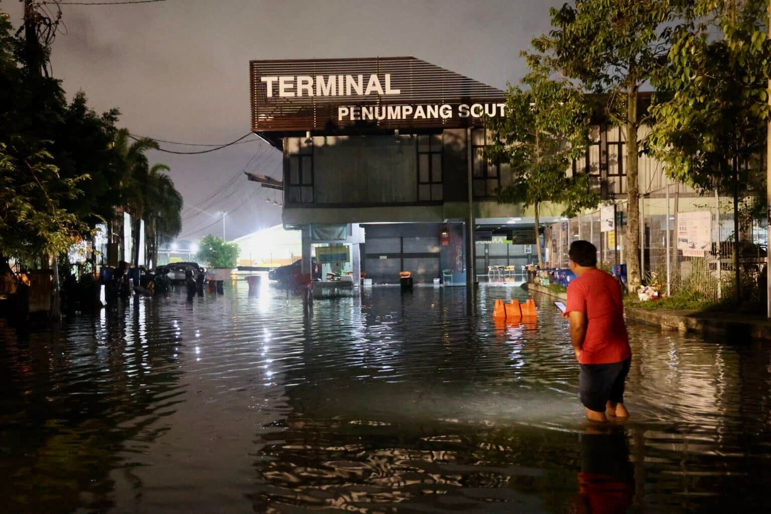 Air pasang besar: Paras 5.4 meter diramal di Pelabuhan Klang