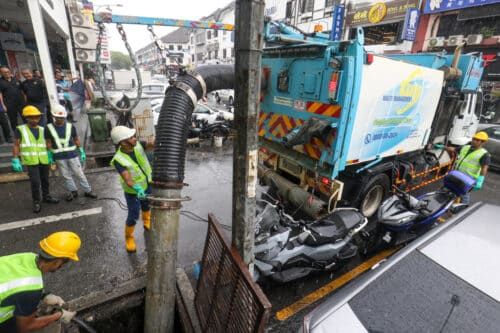 Ucapan terima kasih masyarakat suntik semangat petugas kebersihan