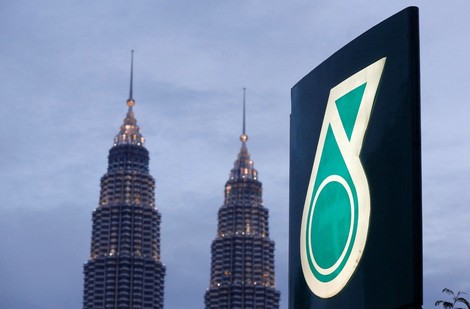 PETRONAS sahkan bekalan bahan api mencukupi hingga akhir Jun
