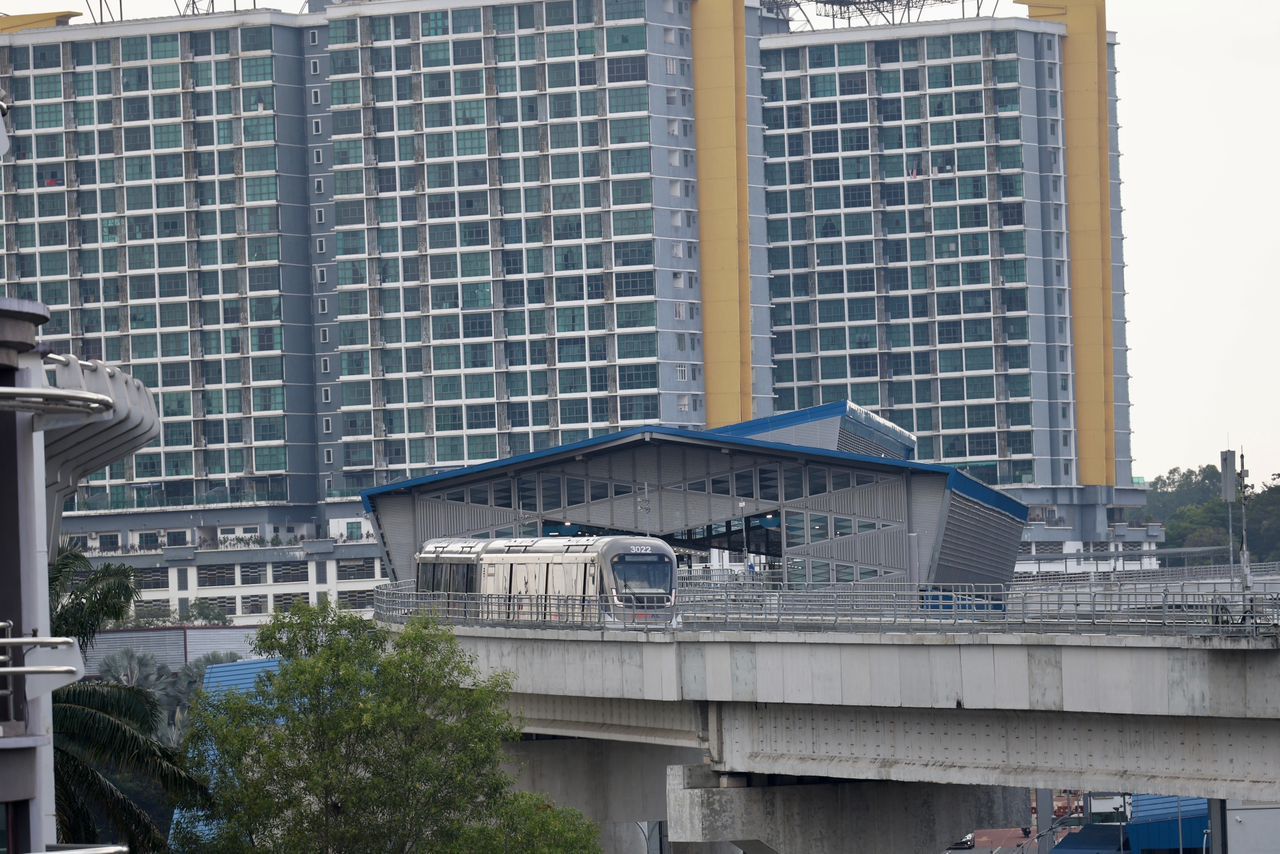 Pengguna harap tiada lagi penangguhan, mahu LRT3 beroperasi Jun