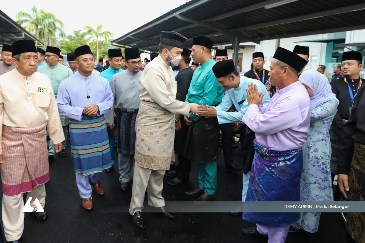 RMS buka puasa bersama rakyat di Sungai Tengi, serah sumbangan raya