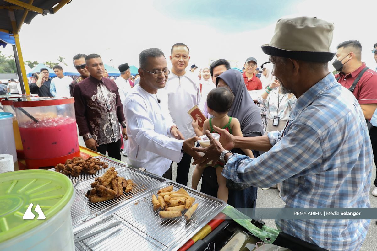 Singgah Bazar: MB turun ke Felda Sungai Tengi agih 1,000 bubur lambuk