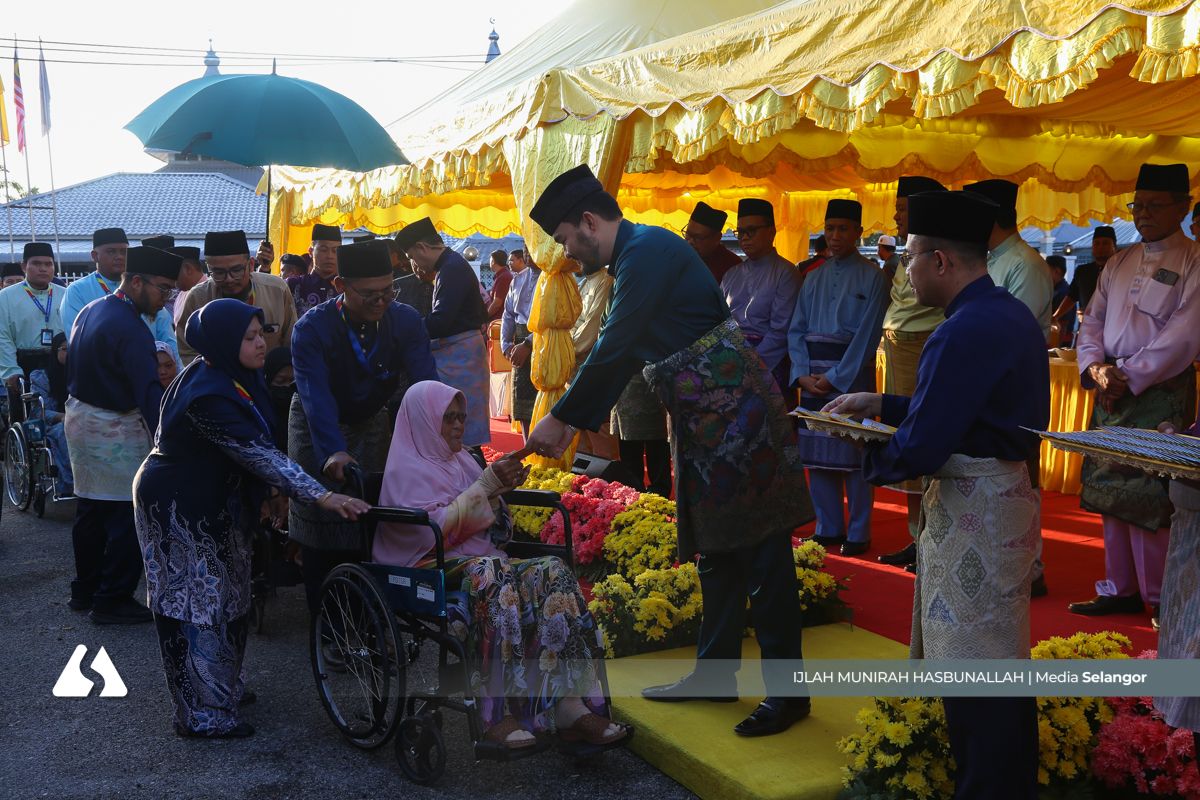 RMS berkenan sampaikan sumbangan Aidilfitri kepada 623 asnaf Sabak Bernam