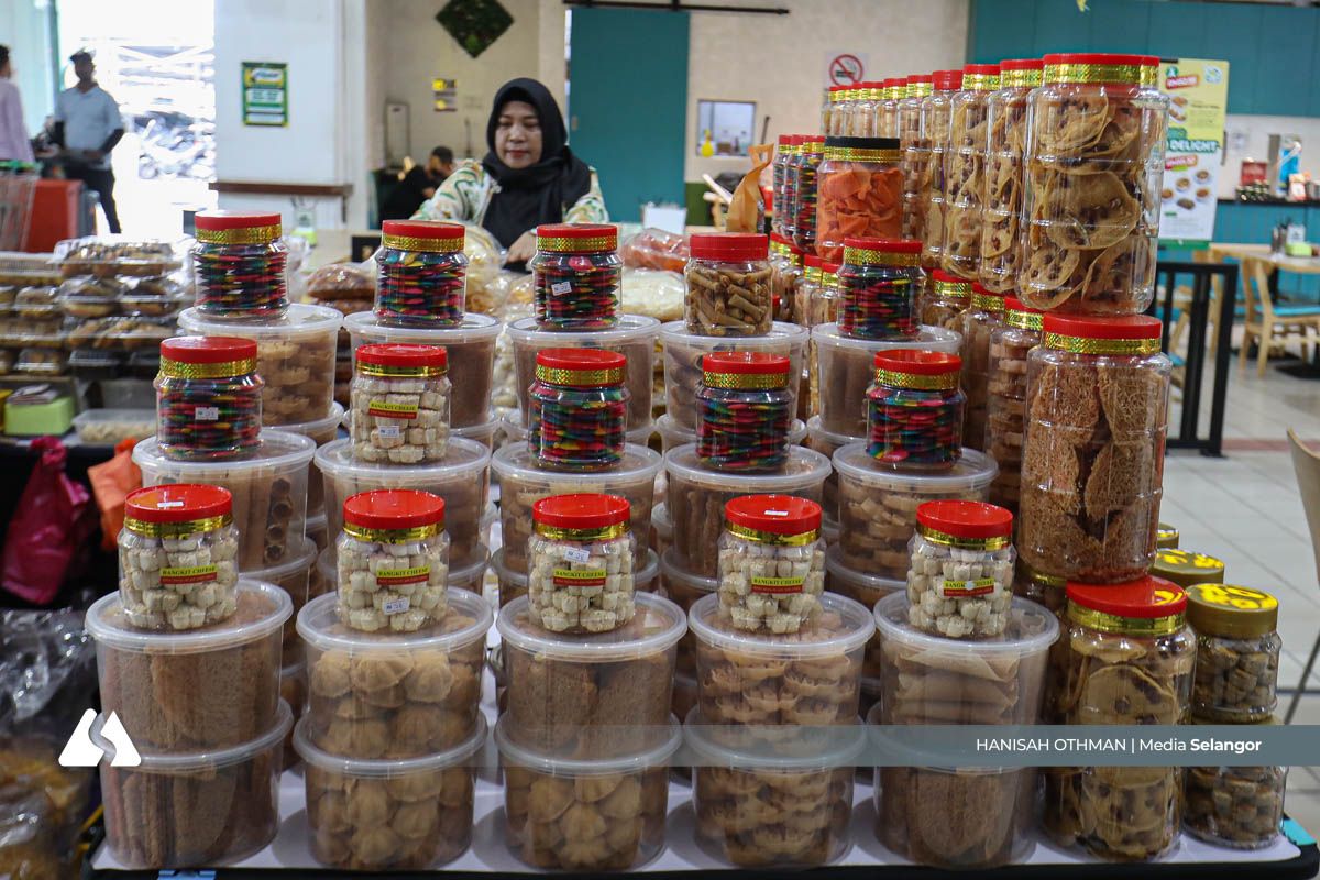 Swamped with work, Gen Z finds solace in Aidilfitri to strengthen family bonds