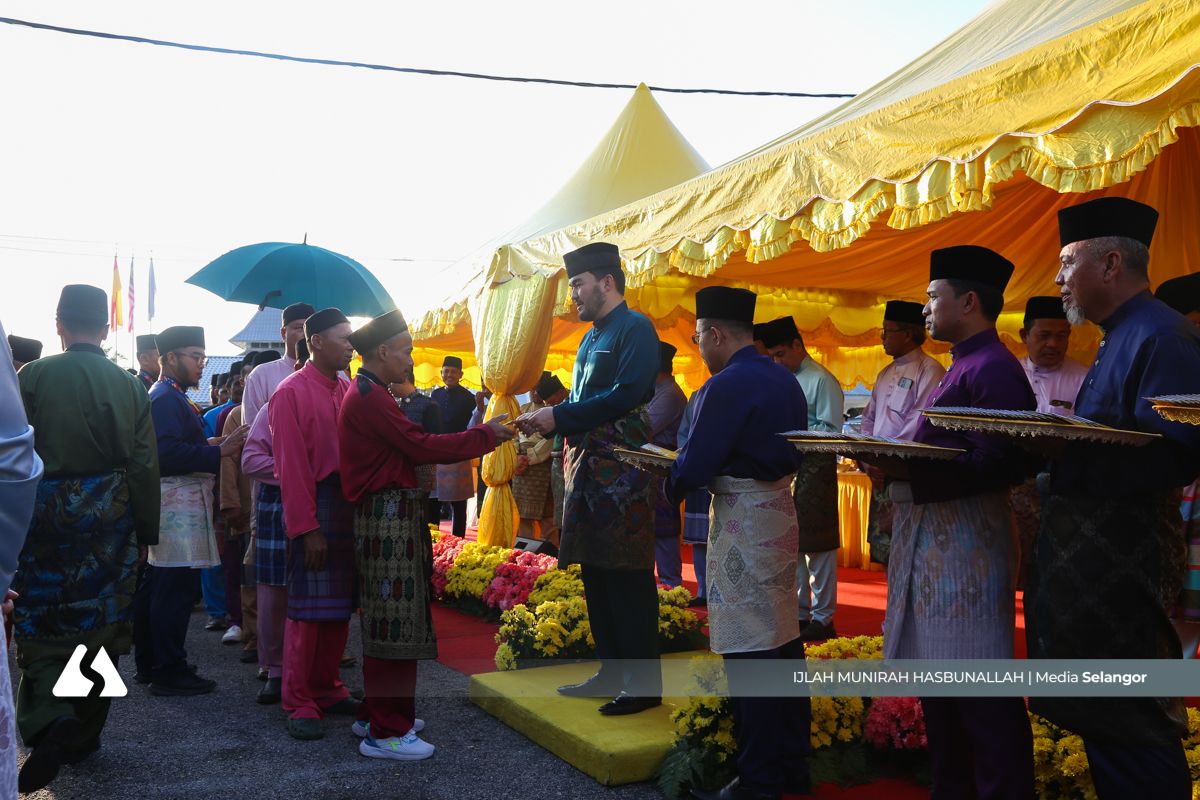 RMS berkenan sampaikan sumbangan Aidilfitri kepada 623 asnaf Sabak Bernam