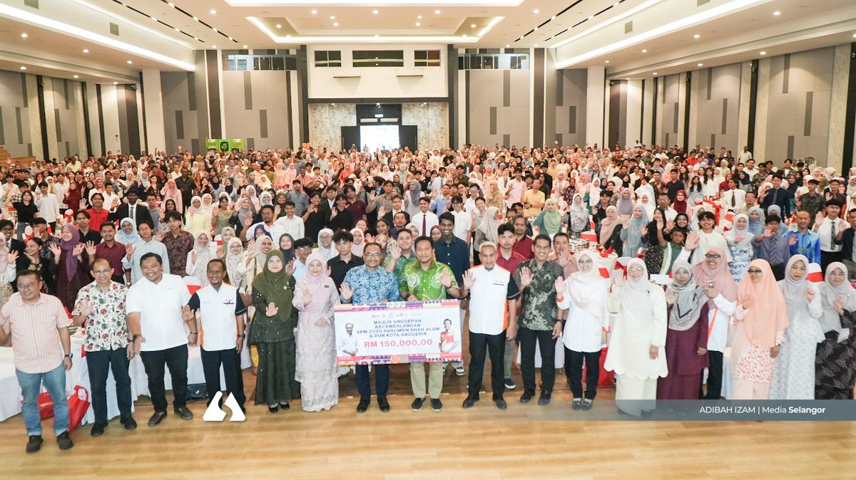 367 pelajar cemerlang SPM 2025 DUN Kota Anggerik dirai, catat keputusan 7A hingga 11A