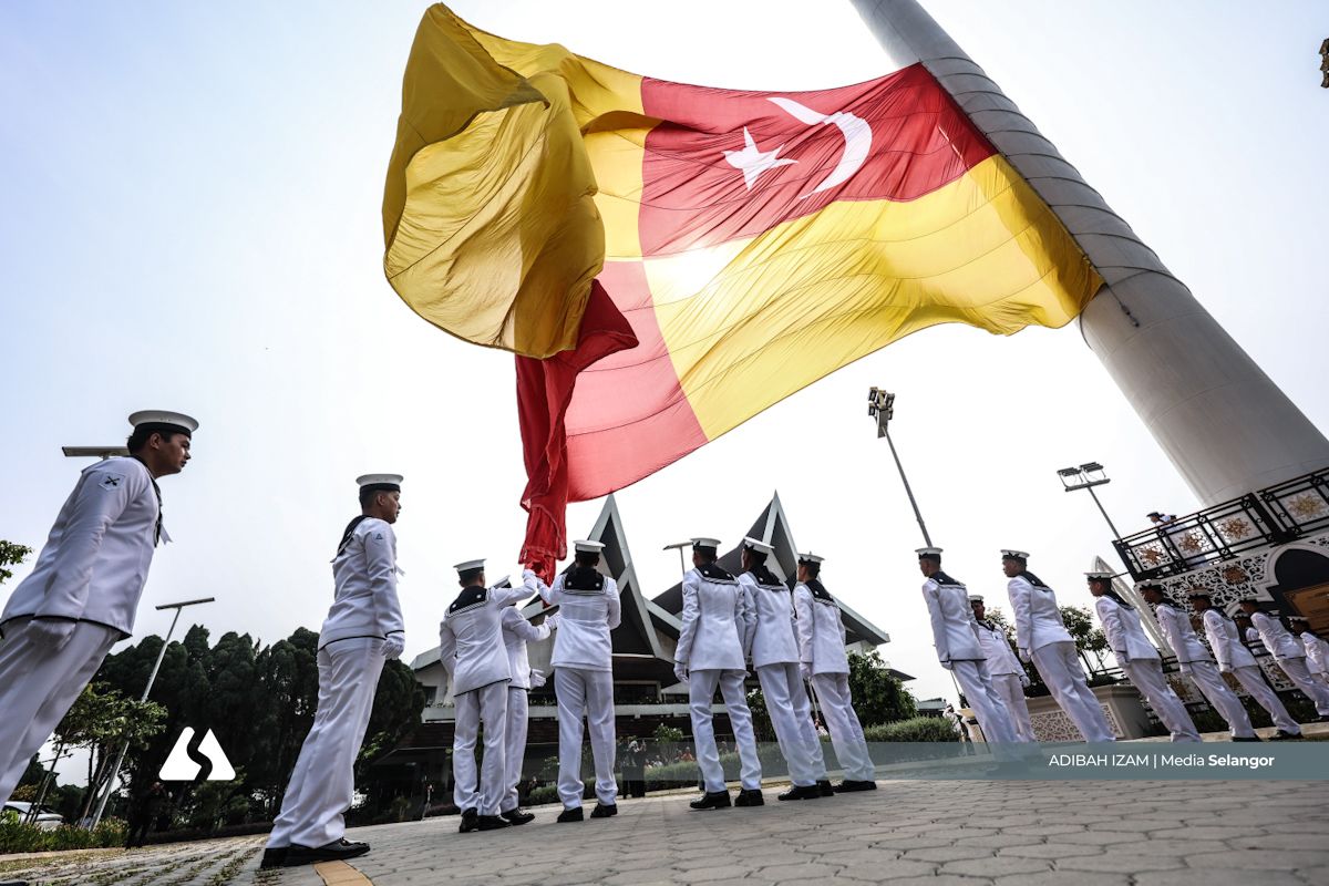 Bendera Selangor kembali berkibar di tiang tertinggi di Asia Tenggara