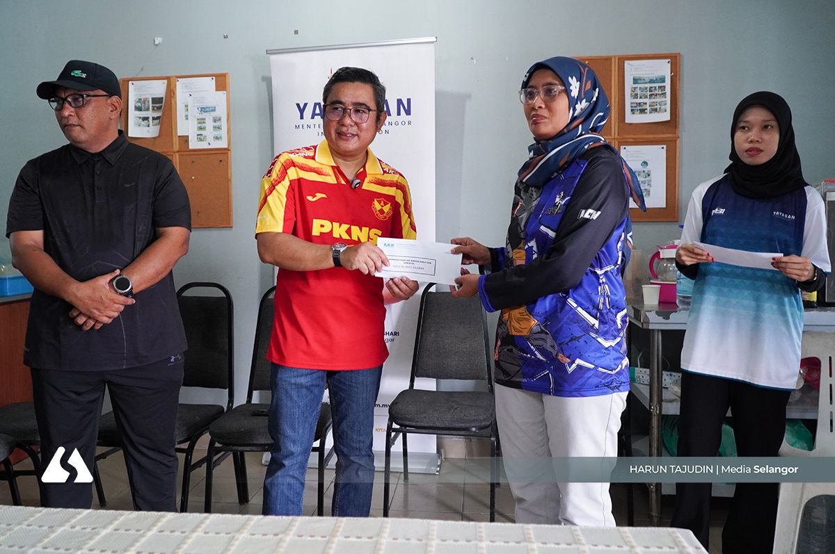 Mangsa ribut Semenyih lega bantuan Yayasan MBI ringankan kos baik pulih
